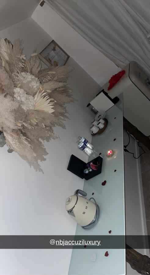 Appartement Jacuzzi Prive أفينيون المظهر الخارجي الصورة